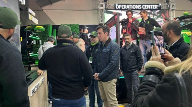 El Intendente recorrió la exposición de maquinaria agrícola de una concesionaria local