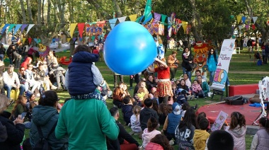 Desde temprano, la plaza Dardo Rocha recibió a las familias para festejar el cumple de Necochea
