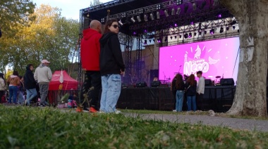 El escenario principal ya está listo para cerrar la primera jornada de celebración