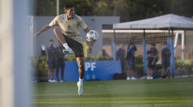 La Selección Argentina se entrenó pensando en el viaje a Paraguay