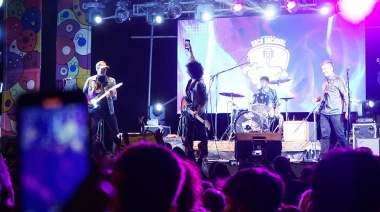 Con mucha música y color, quedó inaugurada la temporada de verano en Necochea