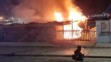 Impactante incendio arrasó un reconocido bar de la costa de Mar del Plata