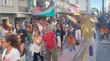 Multitudinaria marcha LGBTIQ+ en Necochea en rechazo al discurso de Milei en Davos
