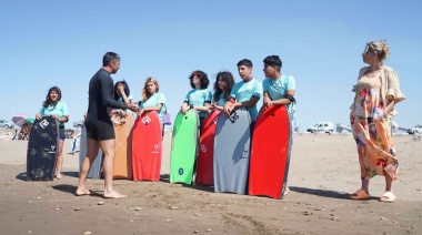 Los chicos del proyecto "Aparece cuando nos encontramos" disfrutaron de clases de bodyboard