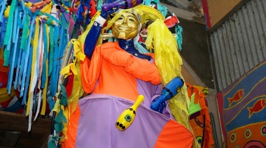 Cultura prepara el vestuario para realizar la primera fiesta de Máscaras en Necochea