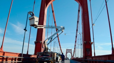 Se colocaron las nuevas luminarias en el Puente Colgante