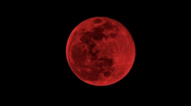 En la madrugada de este viernes se podrá observar una "Luna de Sangre"