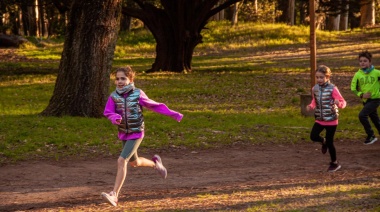 La Escuela de Atletismo Municipal comienza una nueva aventura en la la plaza de Quequén