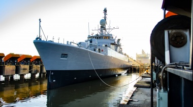 Rossi y Guzmán hicieron entrega a la Armada Argentina del primer buque reparado en el astillero Tandanor