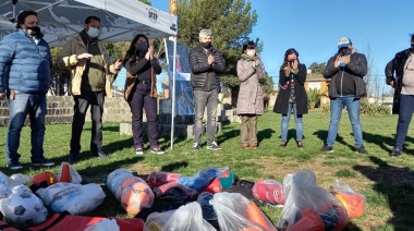 Precandidatos del Frente de Todos participaron de la entrega de materiales para escuelas deportivas