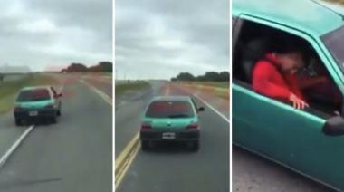Escándalo: dos policías borrachos se quedaron dormidos en el medio de la ruta