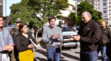 El ministro Berni visitó Necochea y entregó seis móviles 4×4 para la Patrulla Rural