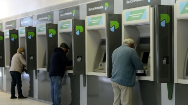 Bancarios cambiaron horario para ir a la playa y desacataron la resolución para ver el partido