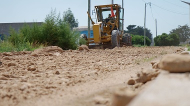 Con recursos propios, el Municipio inició el entoscado del Barrio "Los Malvones"