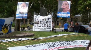 Día de la Memoria: una plaza con pancartas partidarias y luchas ajenas