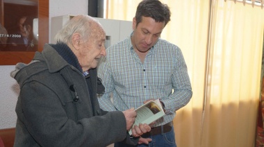 Se presentó en el Teatro Municipal la biblioteca donada por Gabriel Nieto Suárez