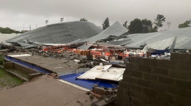 Por el temporal, se derrumbó el techo de un club y al menos 13 personas murieron