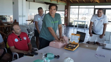 Se adquirieron tres nuevos desfibriladores para el plantel municipal de guardavidas