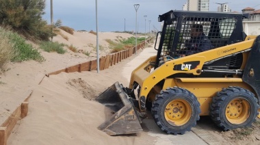 Numerosas cuadrillas municipales trabajan para mantener limpia la vía pública