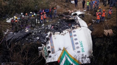 Se estrelló un avión en Nepal y murieron 18 personas