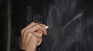 El mal de las suplencias: En las escuelas más pobres, solo un 70% de los maestros son titulares