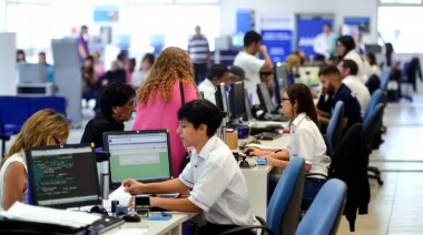 Los estatales nacionales tendrán una suba salarial por debajo de la inflación