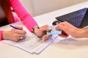 Las licencias de conducir podrán renovarse sin hacer el trámite en forma presencial