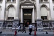 Con respaldo del FMI y de Estados Unidos, arranca este lunes un nuevo esquema para el dólar