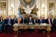 "Eliminamos el cepo para siempre", celebró Javier Milei en una cadena nacional