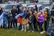 Alegre recibimiento a Thiago Palotini en su llegada a Necochea, tras ser campeón en Ecuador