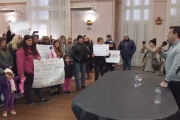 Reclamos por la atención en el sistema de salud: el intendente recibió uno por uno a los manifestantes