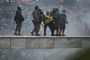 Miles de bolsonaristas invadieron el Congreso y el Palacio del Planalto
