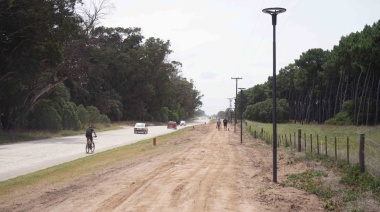 Se terminó de colocar la nueva luminaria que alumbrará la senda peatonal de Avenida 10