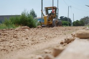 Con recursos propios, el Municipio inició el entoscado del Barrio "Los Malvones"