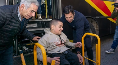 Presentaron cuatro ómnibus con rampas inclusivas en las puertas del municipio