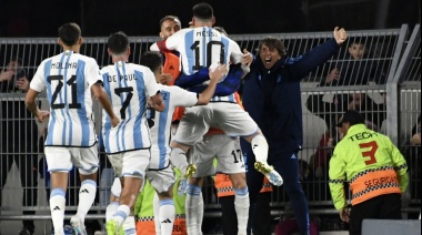 Argentina comenzó otro camino mundialista soñando en los pies del 10