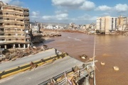 Crece la ayuda internacional en Libia tras las inundaciones que dejaron casi 4 mil muertos