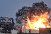 Hay más de mil muertos y un centenar de rehenes israelíes en Gaza