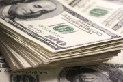 Los mercados anticiparon que el dólar oficial podría cotizar en torno a los mil pesos