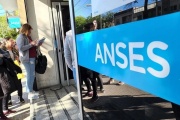 A partir de enero la AUH tendrá un aumento del 100% y la Tarjeta Alimentar del 50%