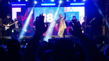 Entre el cariño de la gente y la alegría de “ser partícipes” 18 Kilates deslumbró con su show en Quequén