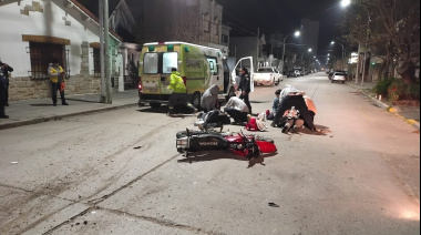 Dos jóvenes resultan hospitalizados tras chocar en la playa mientras huían de Tránsito