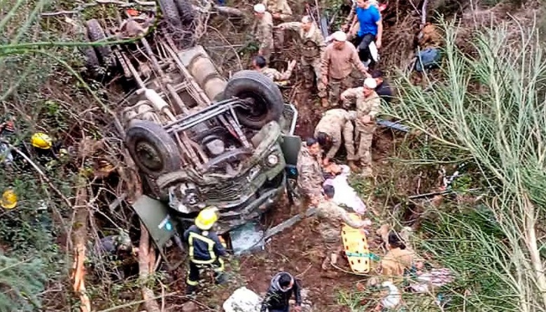 Un camión del Ejercito Argentino desbarrancó en San Martín de los Andes