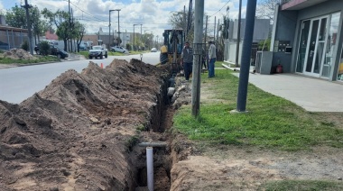 Obras Sanitarias amplia el tendido de la red cloacal en la Avenida 42