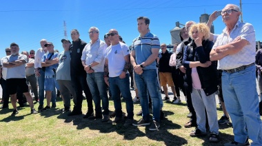 El Intendente acompañó a familiares de desaparecidos en el mar en un acto en el Puerto