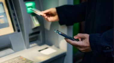Le robaron el teléfono a un agente de la policía en pleno centro