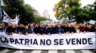Kicillof quiere sumarse a la marcha de la CGT y CTA contra la Ley Bases