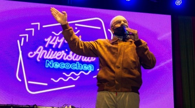 Fredy Villarreal hizo estallar de risa a Necochea, la música la pusieron Jarana y Walter Gómez