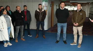 Rojas y Atanasof recorrieron la sala de juegos del Casino junto a sus trabajadores