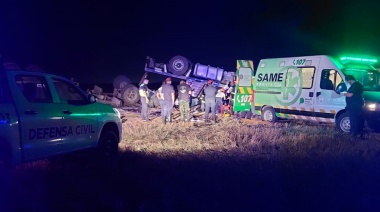 Más de 2 horas duró el rescate del conductor de un camión que volcó a la altura de Pieres
